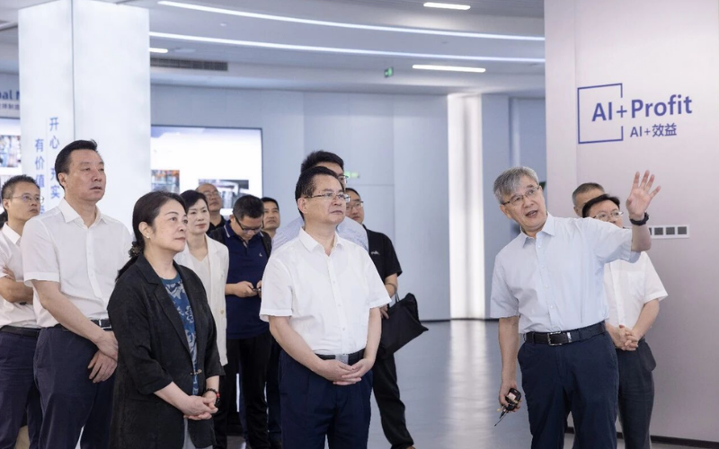全国政协常委、民革中央副主席刘家强带队调研领航国际，共探人工智能与工业深度融合路径